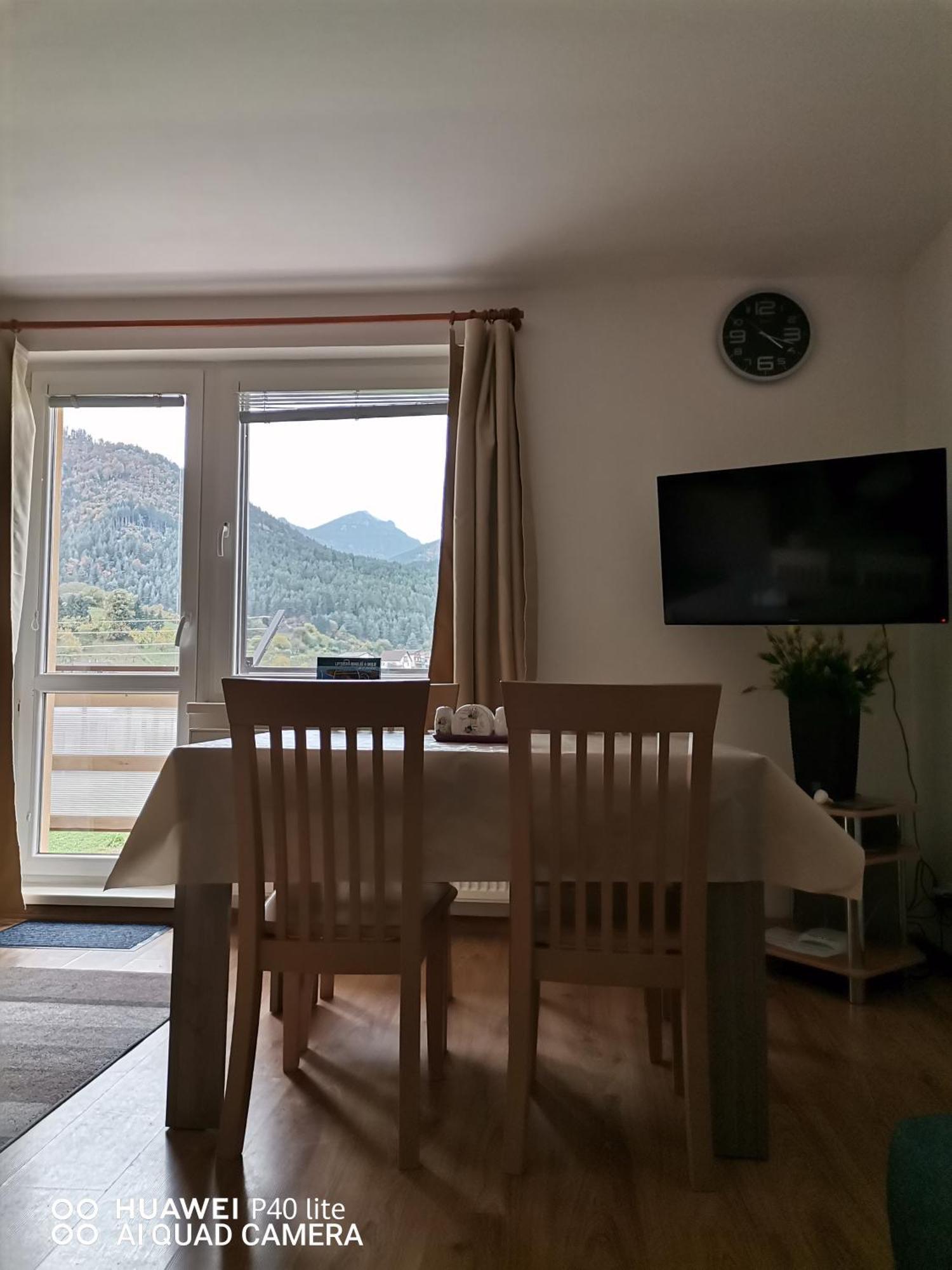 Apartman Family S Vyhladom Na Choc Lucky Ngoại thất bức ảnh